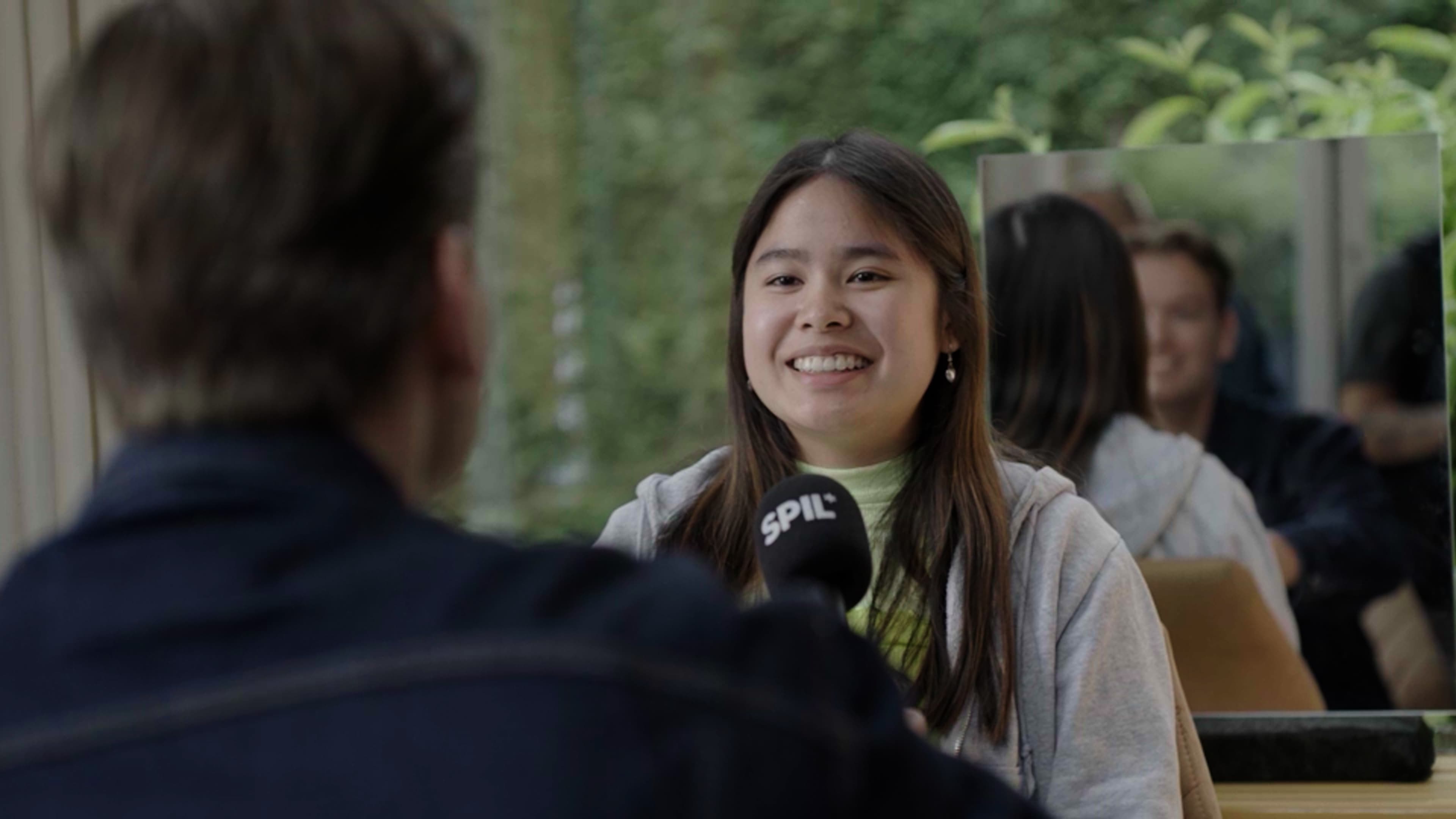 De journalisten van SPIL zijn ook de presentatoren en reporters.